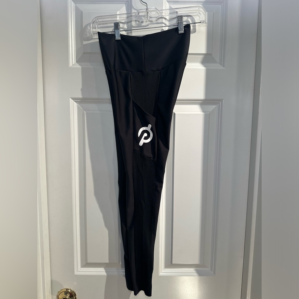 Size small women’s peloton leggings, black